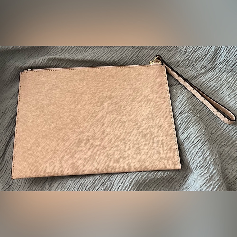 Michael Kors Giftables XL Zip Clutch Bag Saffiano Leather “Ballet” Heart Studs - Picture 3 of 12